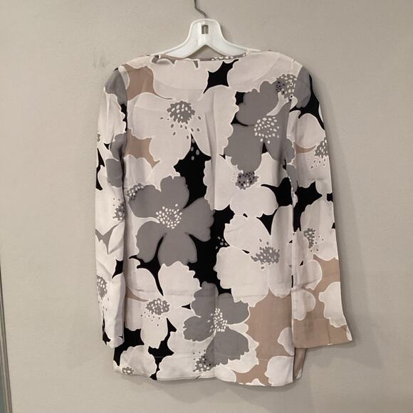 St. John Silk Blouse in Size 0 with Flowers and Beads around V-neck. - Picture 4 of 8